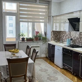 In Baku 155.0 m² apartment is for rent - Image 2