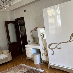In Baku 155.0 m² apartment is for rent - Image 8