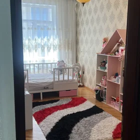 In Baku 155.0 m² apartment is for rent - Image 9