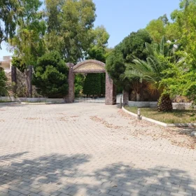 In nan 380.0 m² house with 6.0 rooms is for sale - Image 3