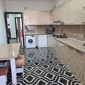 In Səbail rayonu 135.0 m² apartment is for sale - Image 2