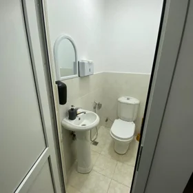 In Baku 100.0 m² commercial is for rent - Image 2