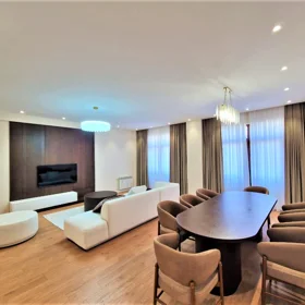 In Baku 180.0 m² apartment is for rent - Image 3