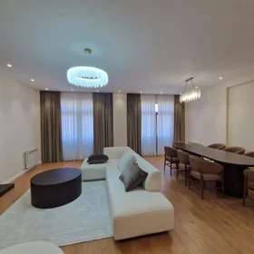 In Baku 180.0 m² apartment is for rent - Image 5