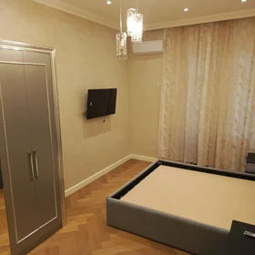 In Baku 170.0 m² apartment is for rent - Image 2