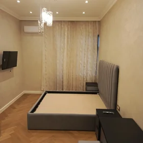 In Baku 170.0 m² apartment is for rent - Image 6