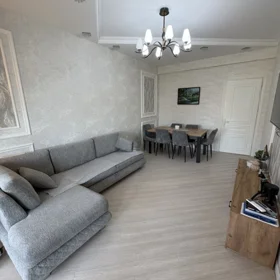 Baku-da 93.0 m2 mənzil satılır