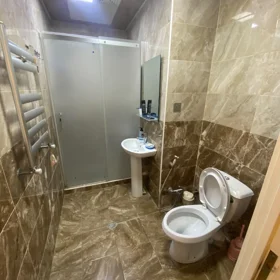 In Baku 110.0 m² apartment is for rent - Image 2