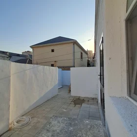 In Baku 75.0 m² house with 3.0 rooms is for sale - Image 3