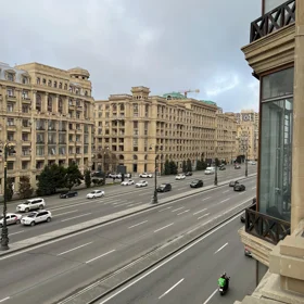 In Baku 265.0 m² apartment is for sale - Image 8