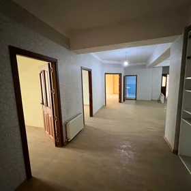 In Baku 265.0 m² apartment is for sale - Image 10