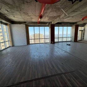 In Baku 212.0 m² apartment is for sale - Image 3
