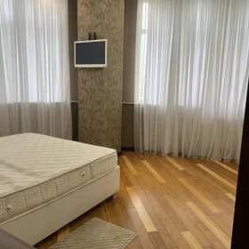 In Baku 130.0 m² apartment is for rent - Image 2