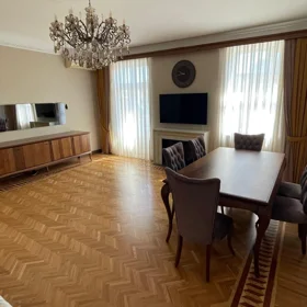 In Səbail rayonu 100.0 m² apartment is for rent - Image 3
