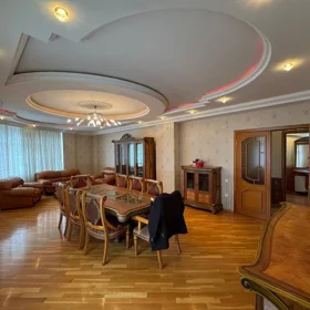 In Baku 140.0 m² apartment is for rent - Image 2