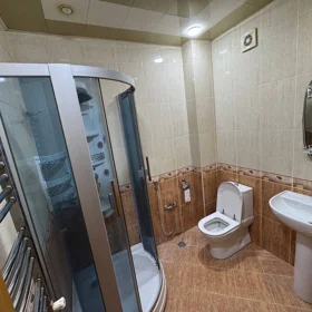 In Baku 140.0 m² apartment is for rent - Image 6