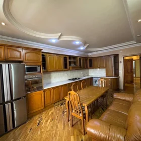 In Baku 140.0 m² apartment is for rent - Image 9