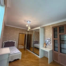 In Baku 141.0 m² apartment is for sale - Image 9