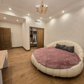 In Baku 250.0 m² apartment is for rent - Image 3