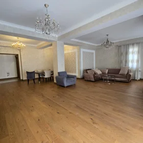 In Baku 250.0 m² apartment is for rent - Image 4