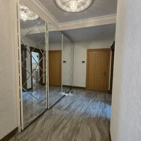 In Baku 250.0 m² apartment is for rent - Image 7