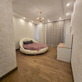 In Baku 250.0 m² apartment is for rent - Image 8