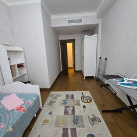 In Baku 250.0 m² apartment is for rent - Image 9
