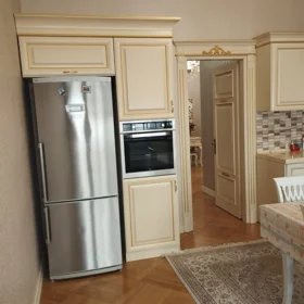 In Baku 220.0 m² apartment is for rent - Image 7