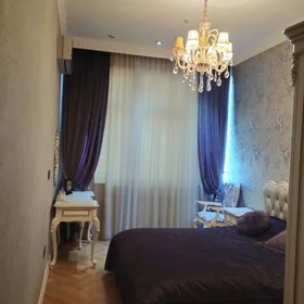 In Baku 220.0 m² apartment is for rent - Image 8