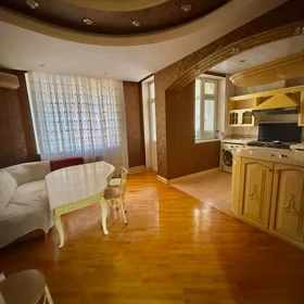 In Baku 158.0 m² apartment is for rent - Image 4