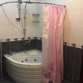 In Baku 140.0 m² apartment is for rent - Image 2