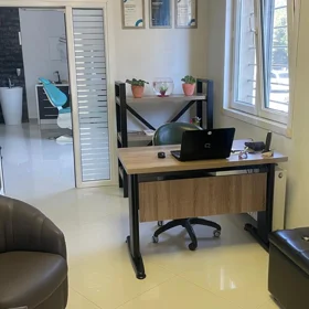 In nan 100.0 m² commercial is for rent - Image 2