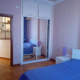 In Baku 70.0 m² apartment is for rent - Image 8