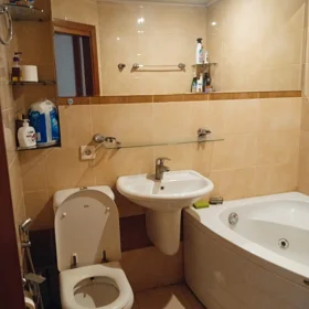 In Baku 70.0 m² apartment is for rent - Image 10