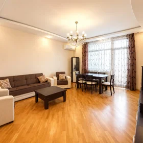 In Baku 1250.0 m² apartment is for rent - Image 3
