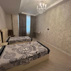 In Baku 140.0 m² apartment is for rent - Image 8