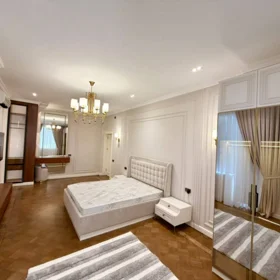 In Baku 235.0 m² apartment is for rent - Image 2