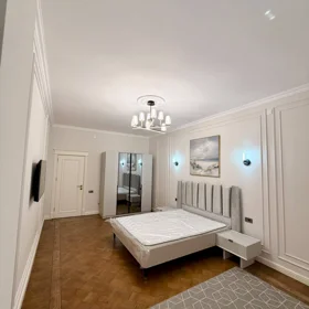 In Baku 235.0 m² apartment is for rent - Image 4