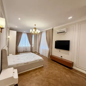 In Baku 235.0 m² apartment is for rent - Image 5