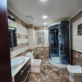In Baku 90.0 m² apartment is for rent - Image 3