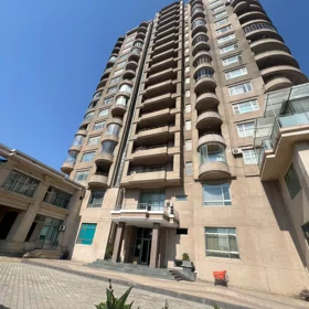 In Baku 125.0 m² apartment is for rent - Image 3
