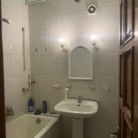 In Baku 100.0 m² apartment is for sale - Image 4