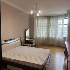 In Baku 130.0 m² apartment is for rent - Image 2