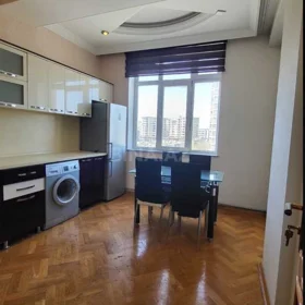 In Baku 160.0 m² apartment is for rent - Image 8