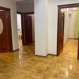 In Baku 90.0 m² apartment is for sale - Image 2
