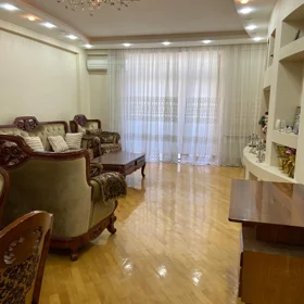 In Baku 220.0 m² apartment is for rent - Image 4