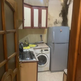 In Baku 90.0 m² apartment is for sale - Image 3
