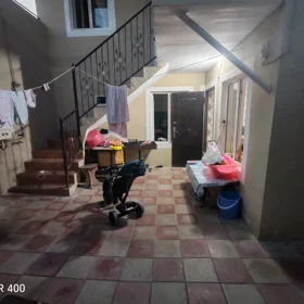 In Baku 90.0 m² house with 3.0 rooms is for sale - Image 2