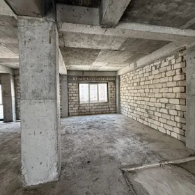 In Baku 256.0 m² apartment is for sale - Image 3