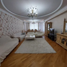 In Baku 150.0 m² apartment is for rent - Image 4